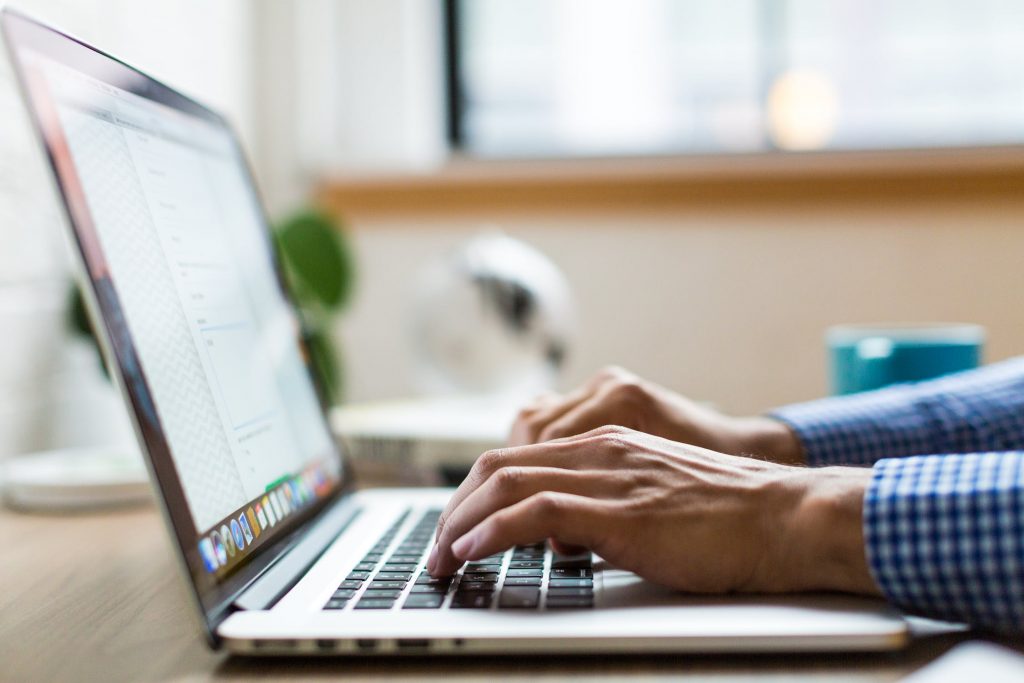 Comment faire e majuscule avec accent : comment accentuer les lettres francophones ?