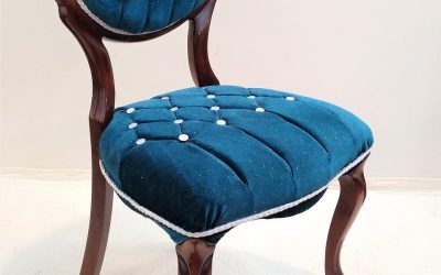 Comment trouver une chaise design en velours ?