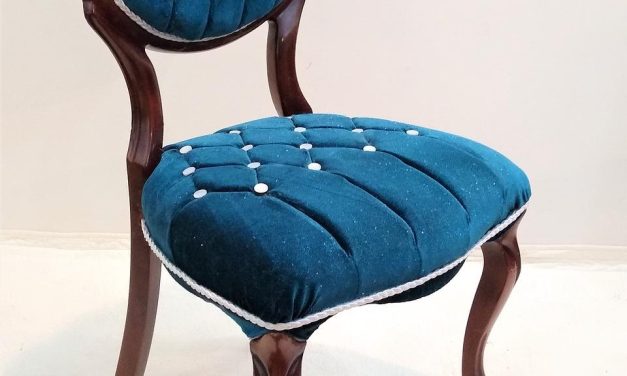 Comment trouver une chaise design en velours ?